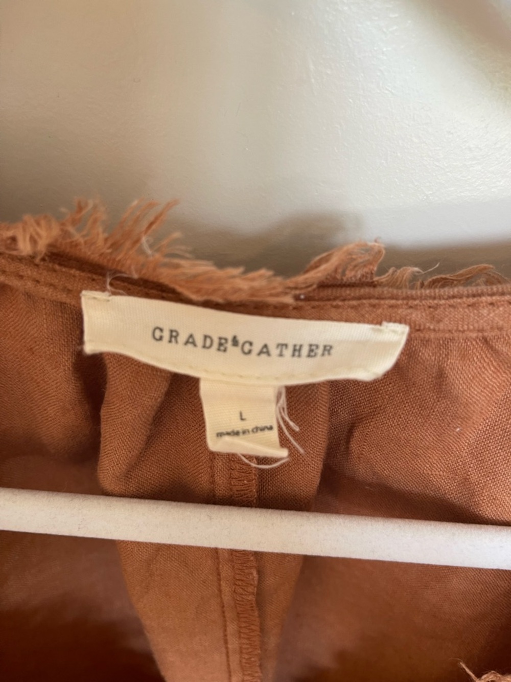 Women’s Copper/Brown Frayed V-Neck Linen Top - Picture 4 of 4